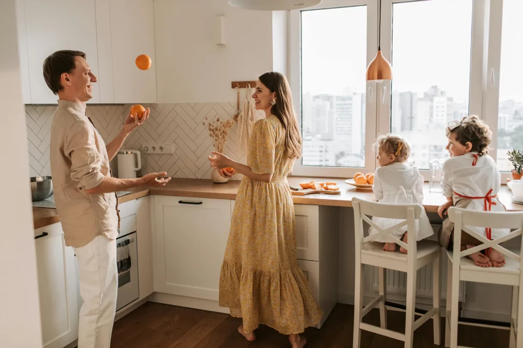 Father juggling oranges in an attempt to get kids to eat healthier foods