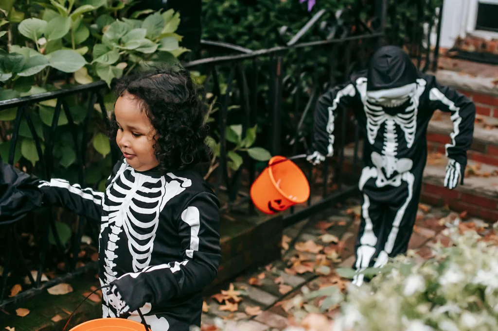 Kids trick or treating for dye-free or healthier treat options